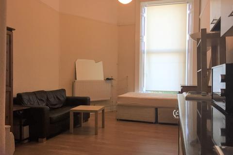 Studio to rent, Kelvin Drive, West End, Glasgow, G20