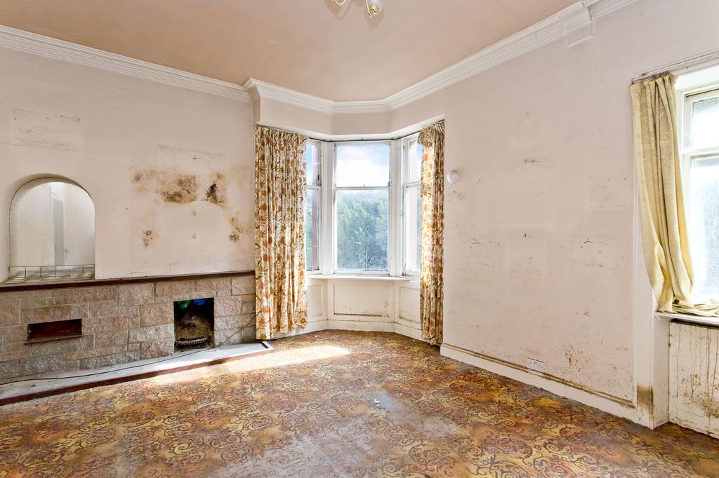 35 Old Abbey Road, North Berwick... 4 bed flat £275,000