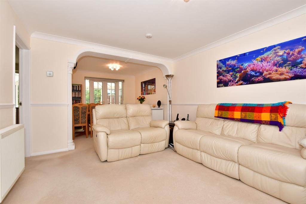 Tilmans Mead, Farningham, Dartford, Kent 3 bed link detached house £