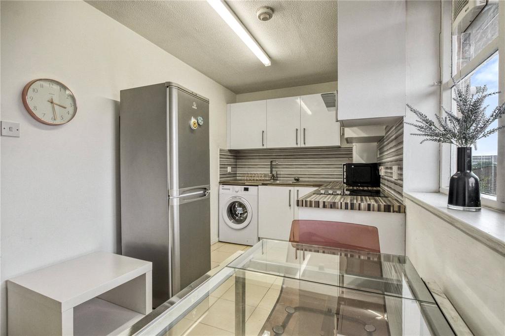 Duffield Drive, London, N15 1 bed apartment £300,000