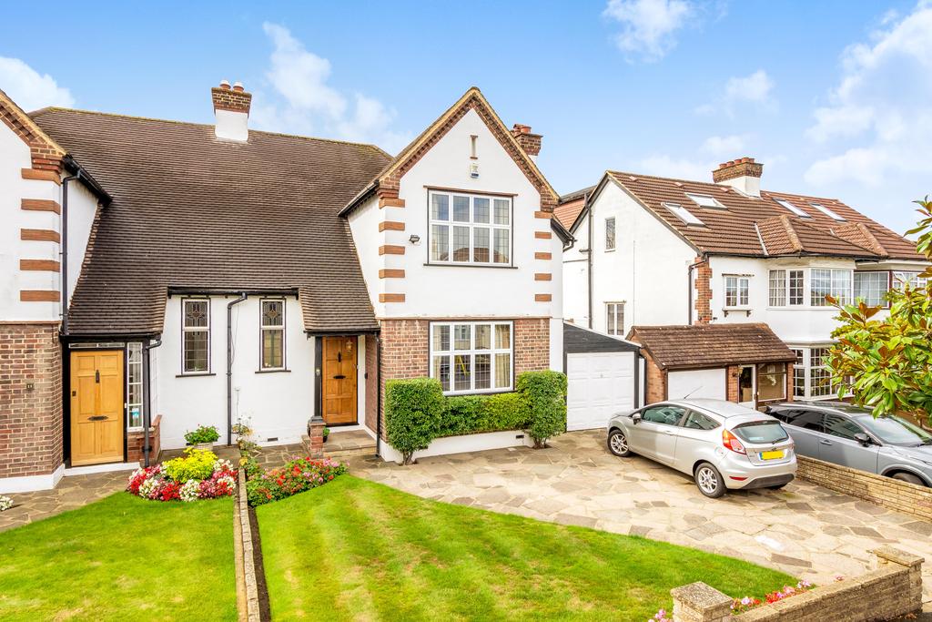 Highfield Drive, West Wickham 3 bed semidetached house £800,000