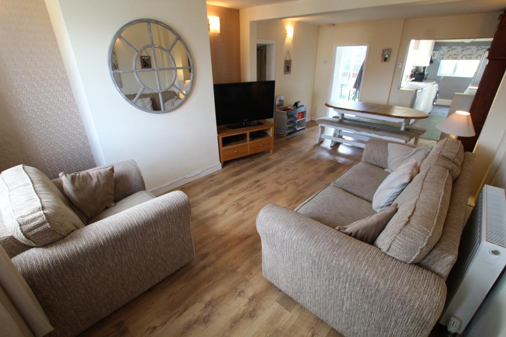 Dover Road, BurtononTrent, DE13 3 bed end of terrace house £175,000