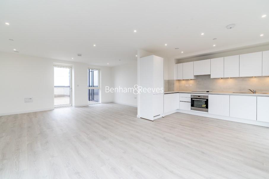 Prince Regent Road, Hounslow TW3 2 bed apartment to rent £2,800 pcm