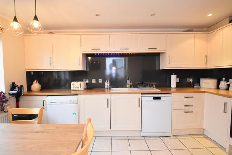 2 Coles Close, Wincanton, BA9 9FD