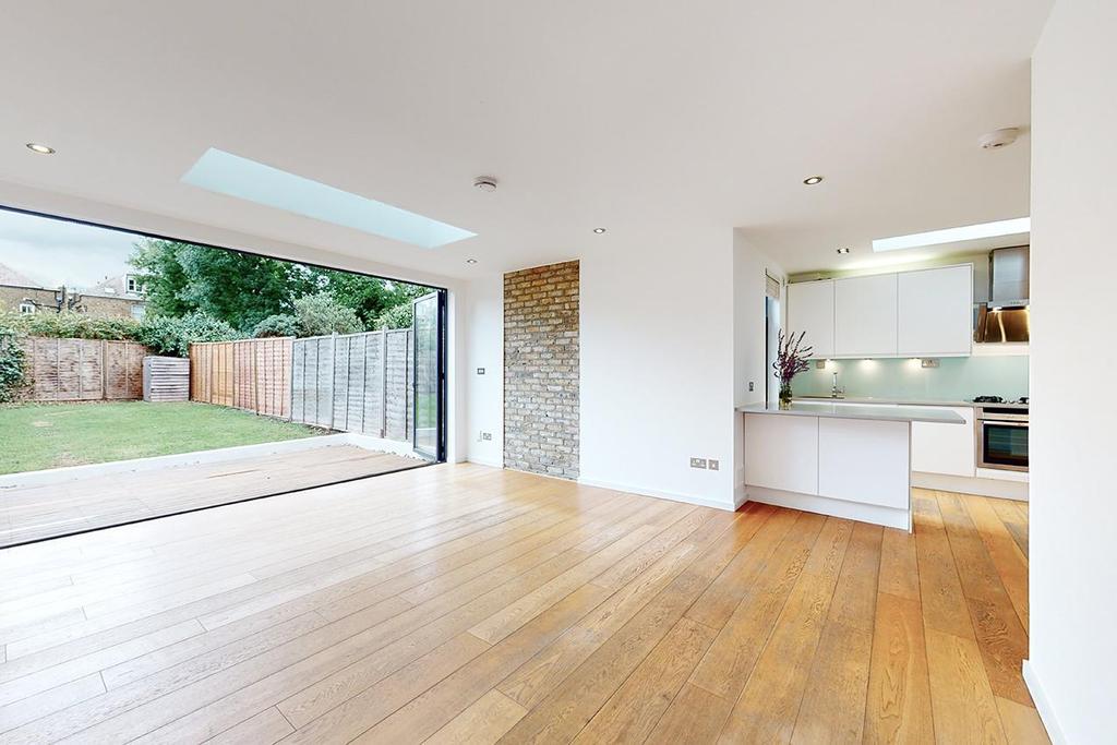 Wilberforce Road N4 2SP 3 bed flat £3,600 pcm (£831 pw)