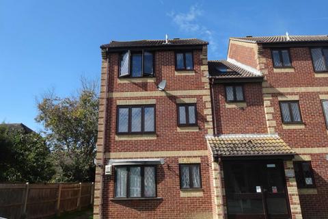 2 bedroom flat to rent, Satinwood Close, Middleton On Sea