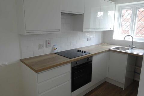 2 bedroom flat to rent, Satinwood Close, Middleton On Sea