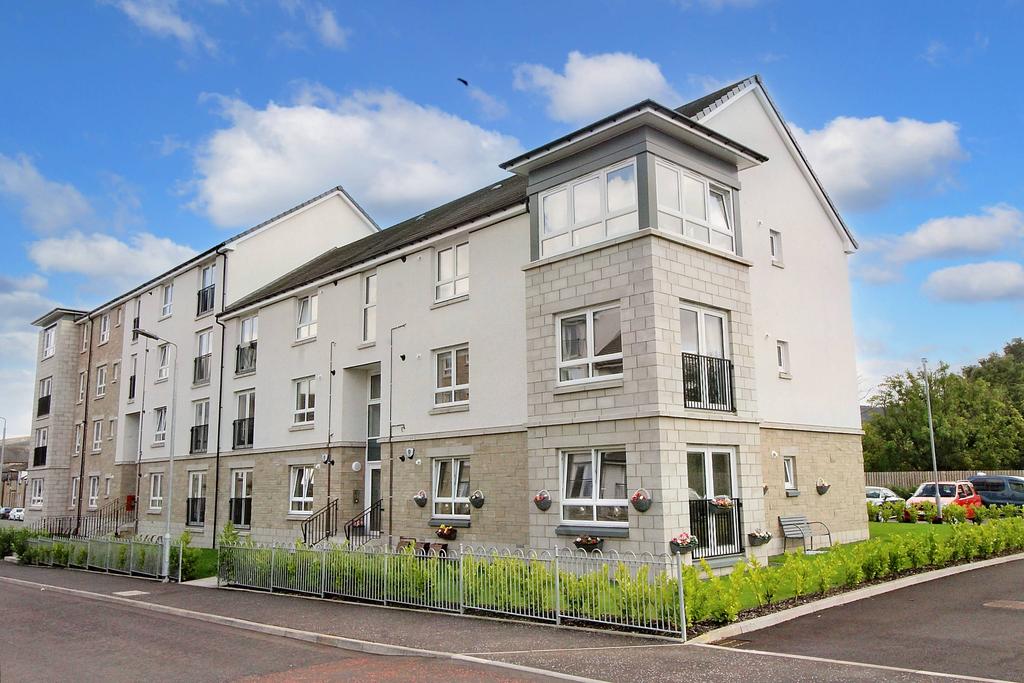 Castlegate Avenue, Dumbarton G82 2 bed flat for sale £158,000