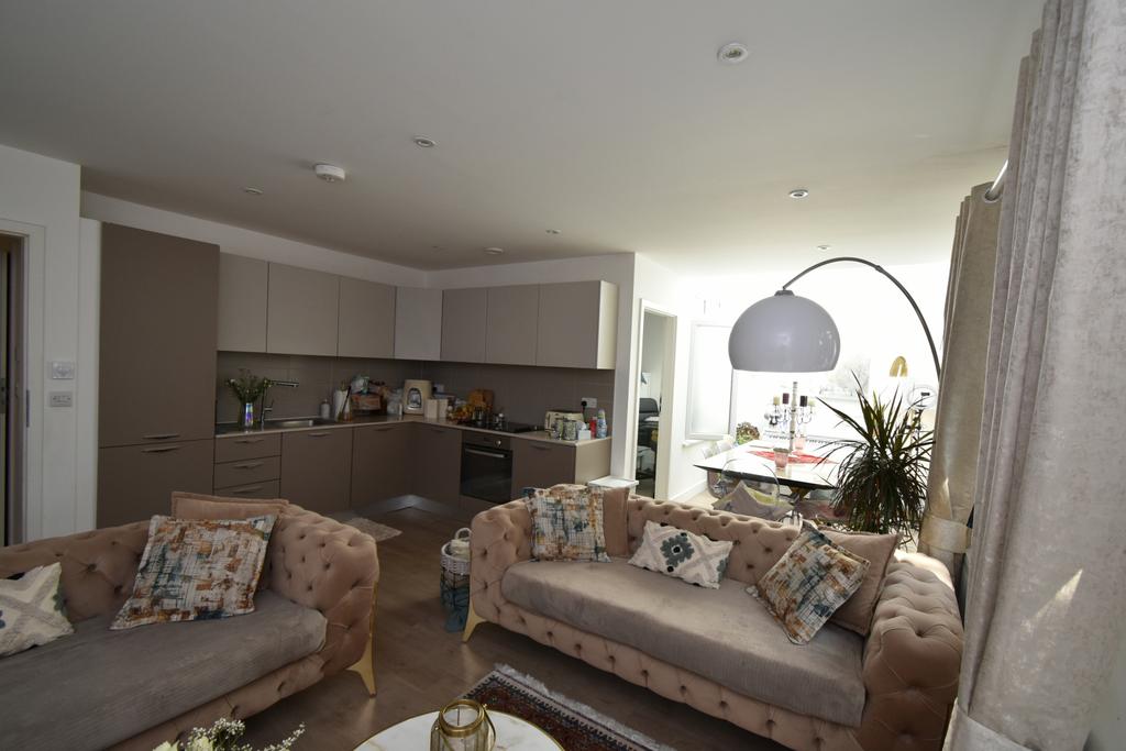 HENDON WAY, NW2 2NG 2 bed flat £524,950