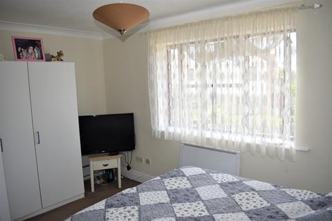 1 bedroom flat for sale - 53 Greenacre Close, Northolt / Harrow Borders UB5 4DT, UB5 4DT
