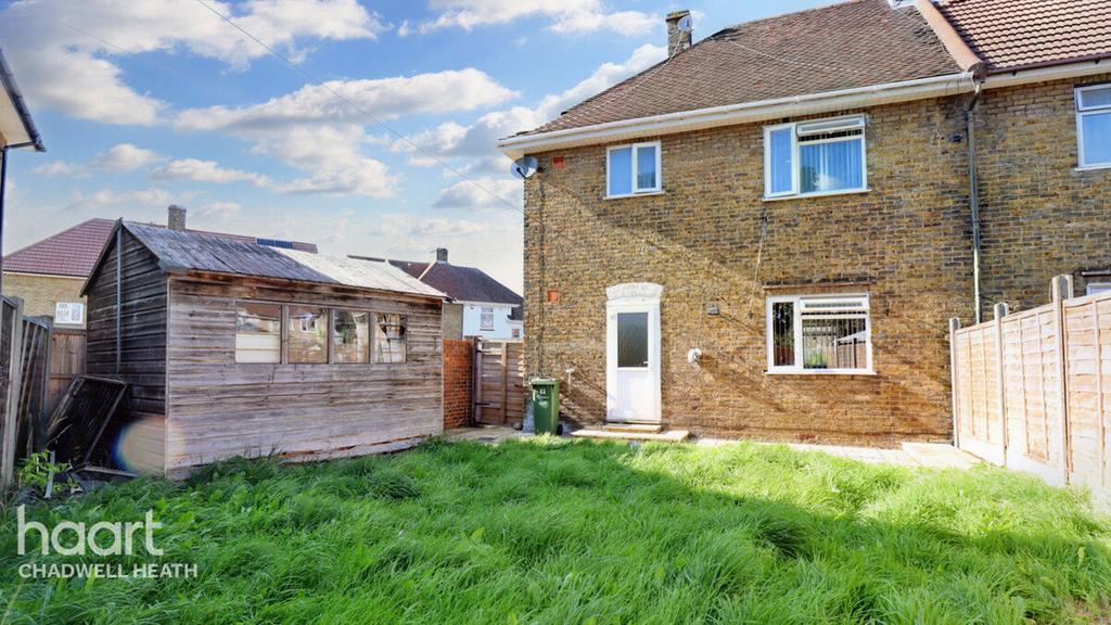 Campden Crescent, Dagenham 3 bed end of terrace house £400,000