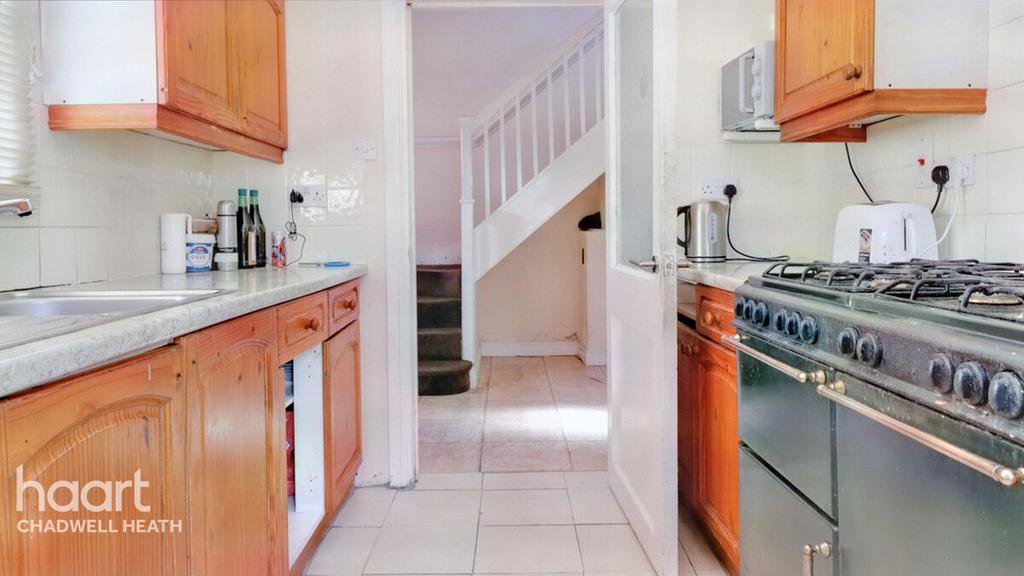 Campden Crescent, Dagenham 3 bed end of terrace house £400,000