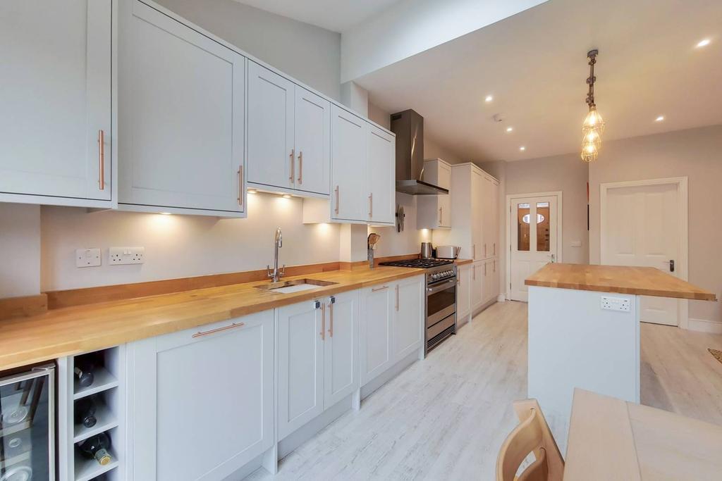 Rokesly Avenue, Crouch End, London, N8 4 bed terraced house £7,583