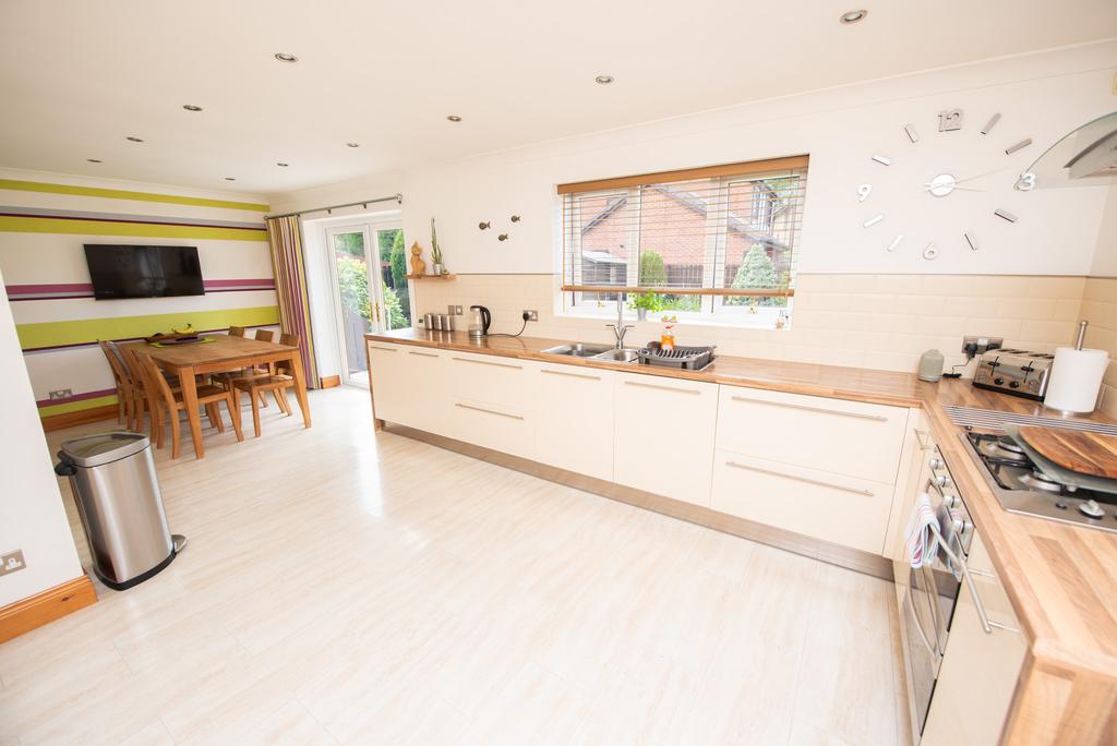 Kitchen/Breakfast Room