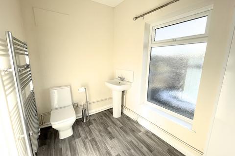 2 bedroom flat to rent, James Street, Swadlincote, DE11