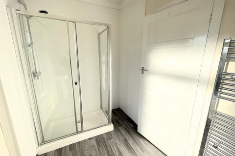 2 bedroom flat to rent, James Street, Swadlincote, DE11