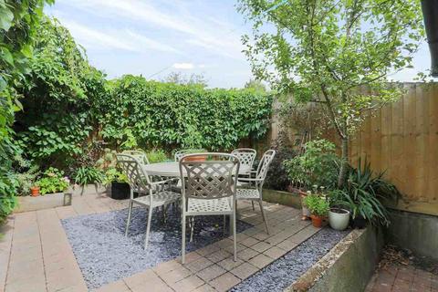 2 bedroom house to rent, Lucas Road