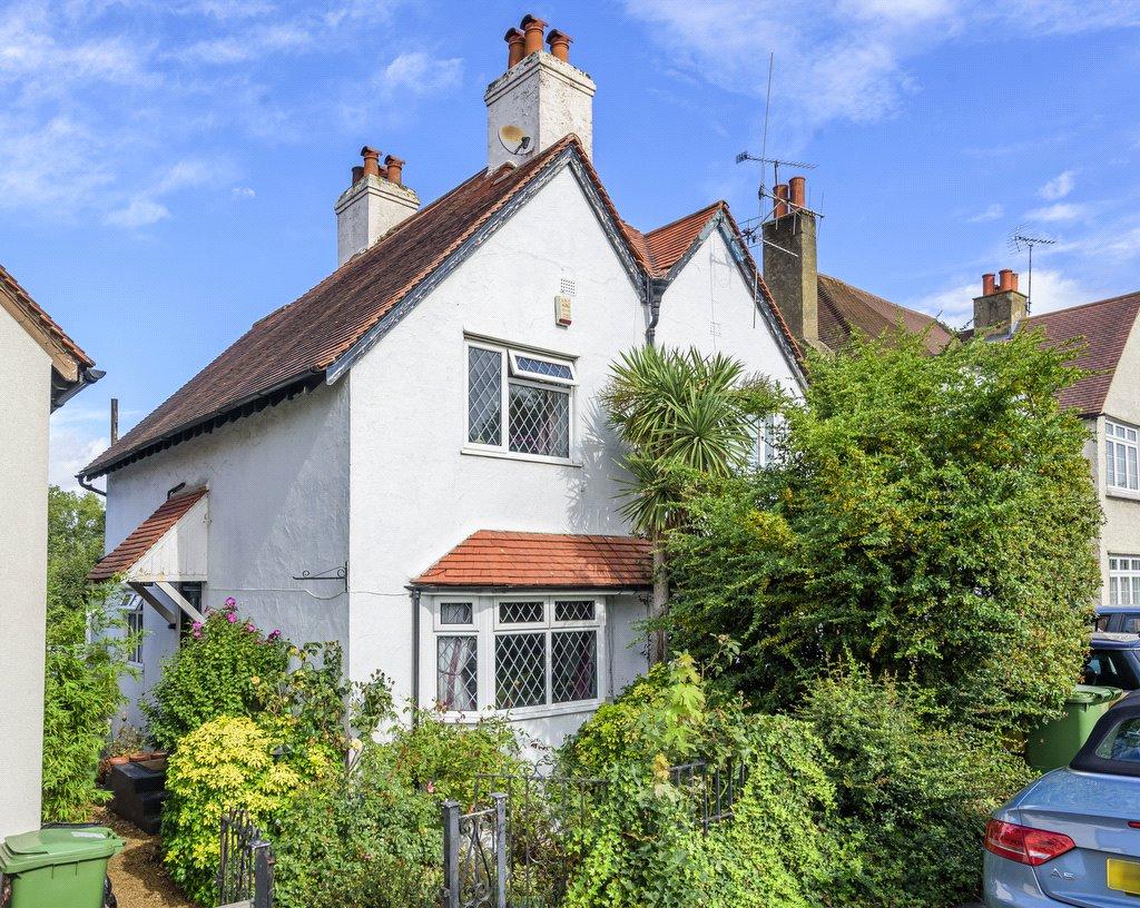 Portsmouth Road, Cobham, KT11 2 bed semidetached house for sale £499,950
