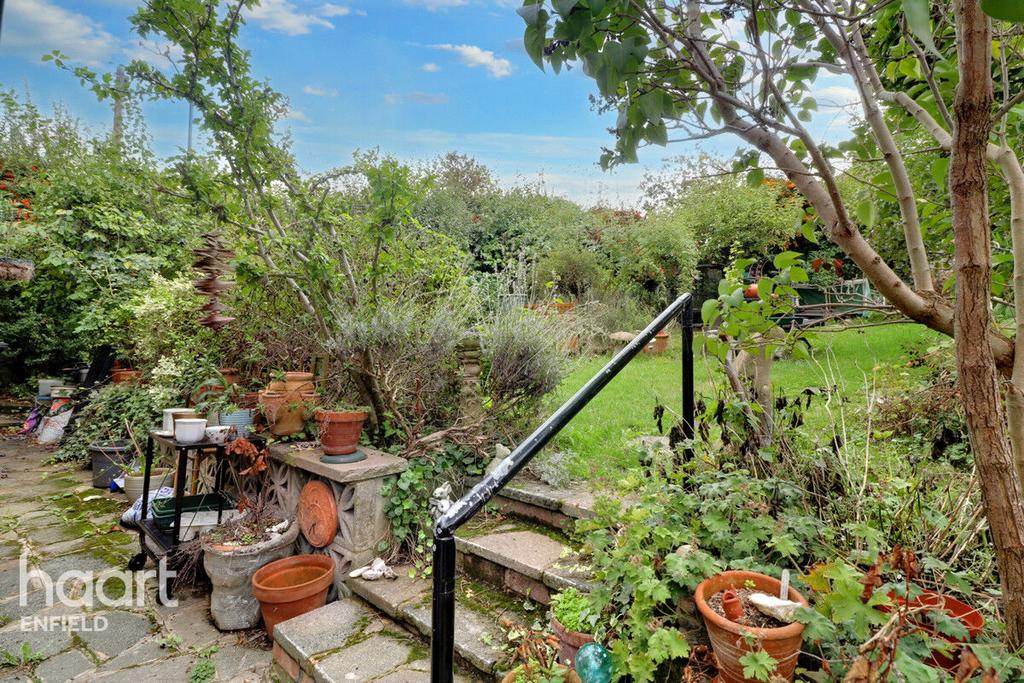Lower Kenwood Avenue, Enfield 3 bed semidetached house £785,000