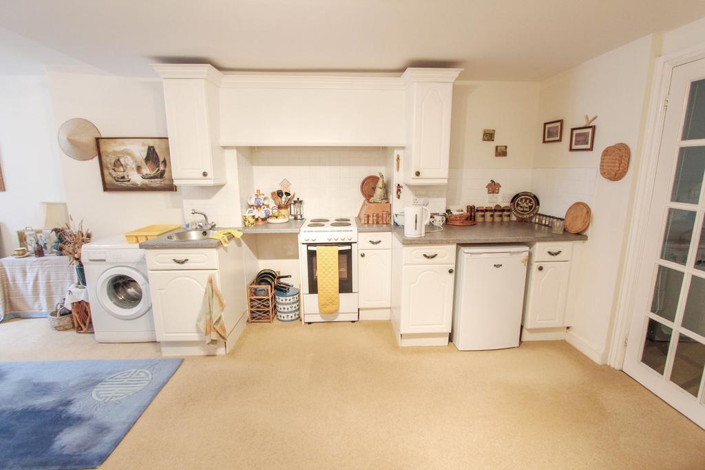 Wyndham Court, The Esplanade, Sidmouth 2 bed flat for sale £200,000