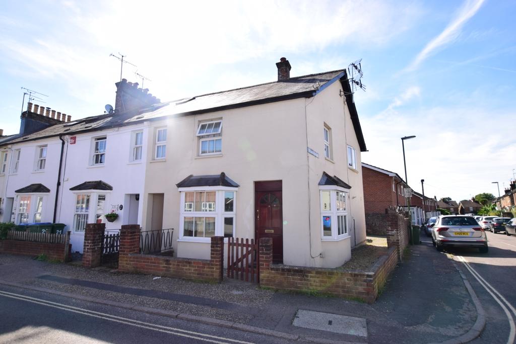 Trafalgar Road Horsham RH12 1 bed ground floor £975 pcm (£