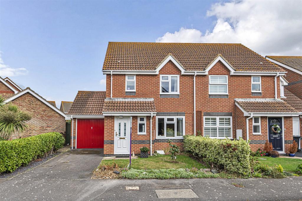 Canadian Crescent, Selsey, PO20 3 bed semidetached house £375,000