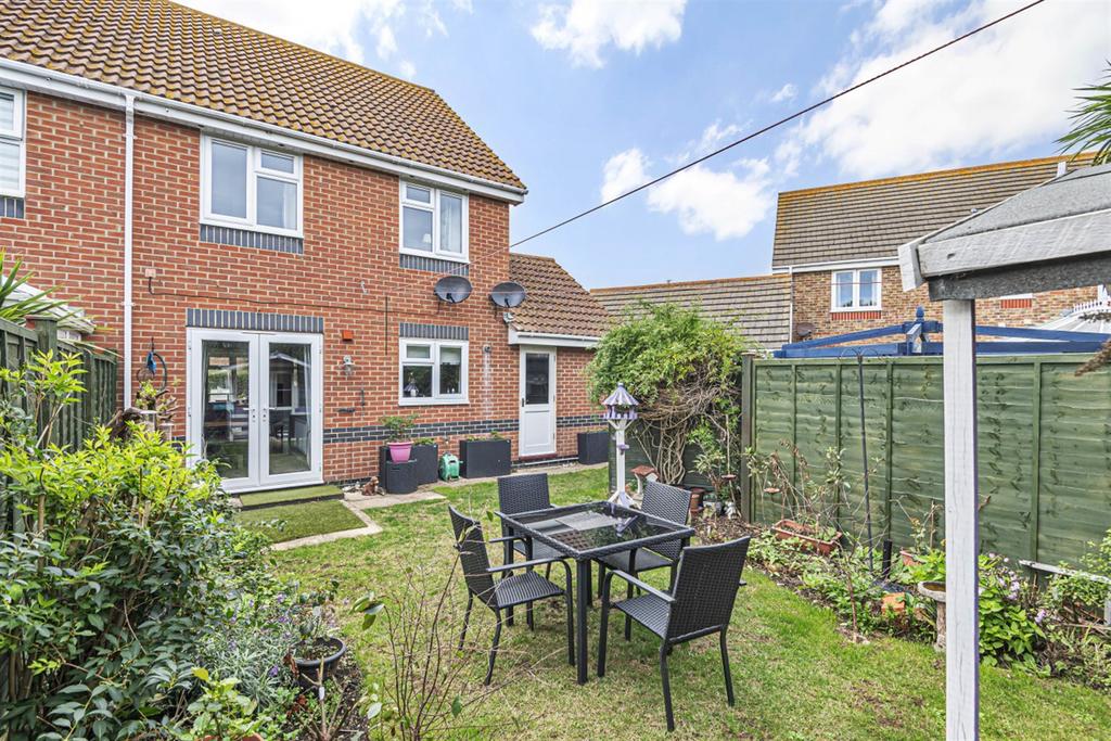 Canadian Crescent, Selsey, PO20 3 bed semidetached house £375,000