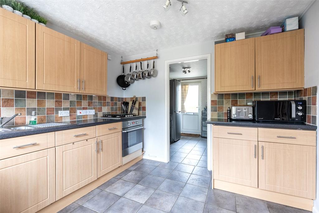 Uffington Drive, Bracknell, RG12 3 bed terraced house - £400,000