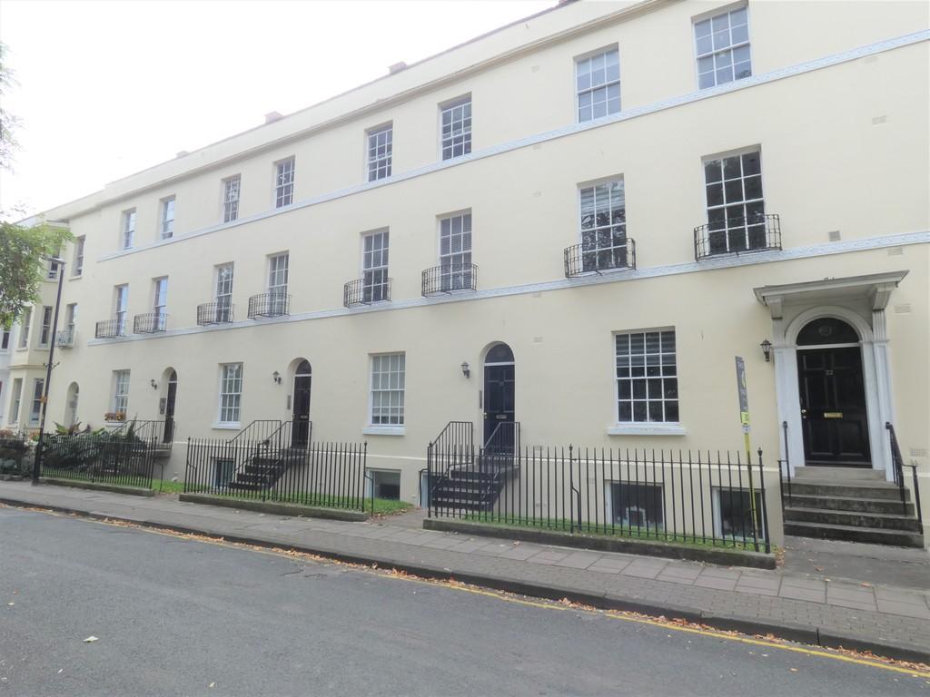 Brunswick Square, Gloucester 2 bed apartment £775 pcm (£179 pw)