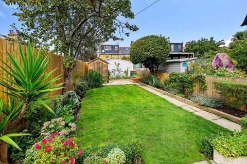 31 Bertal Road, London, SW17 0BX