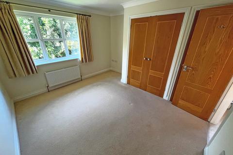 2 bedroom flat for sale, Lavender Walk, Barton On Sea, New Milton, Hampshire. BH25 7FH