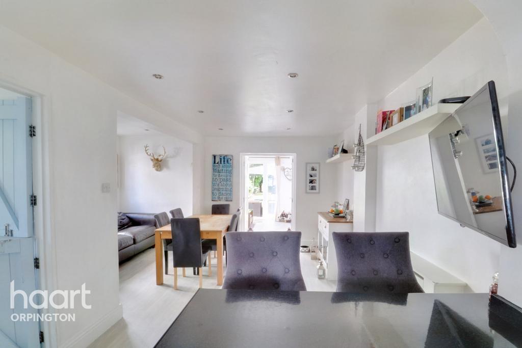 Grasmere Gardens, Orpington 3 bed semidetached house £600,000