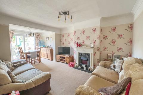 16 Broad Walk, Hockley, SS5 5DD