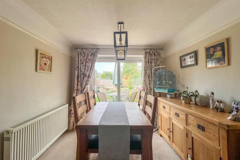 16 Broad Walk, Hockley, SS5 5DD