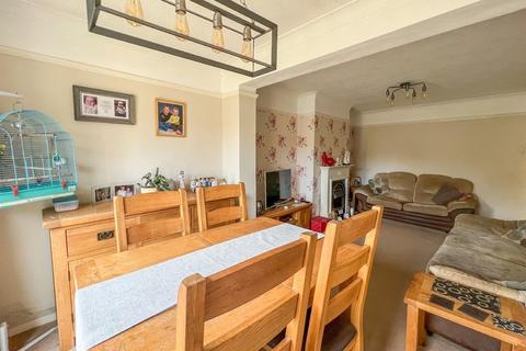 16 Broad Walk, Hockley, SS5 5DD