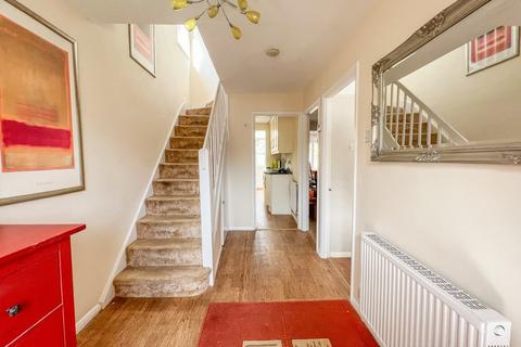 16 Broad Walk, Hockley, SS5 5DD