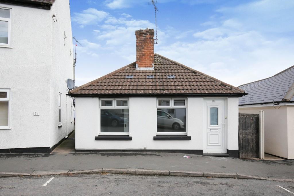 Erdington Road, Atherstone, Warwickshire 2 bed detached bungalow £750