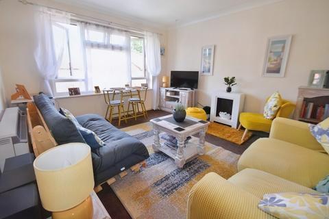 1 bedroom flat for sale - Francis Court, Worplesdon Road
