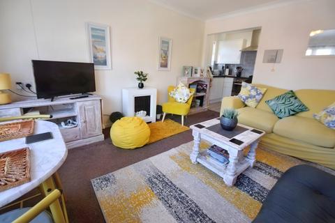 1 bedroom flat for sale - Francis Court, Worplesdon Road