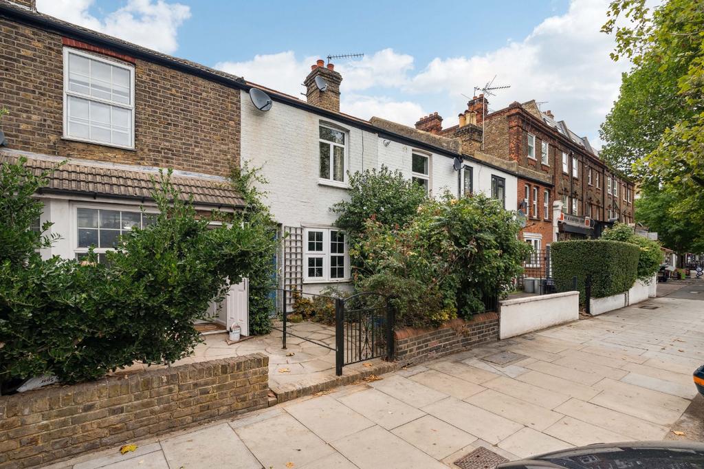Lower Mortlake Road, Richmond, Surrey 2 bed terraced house £625,000