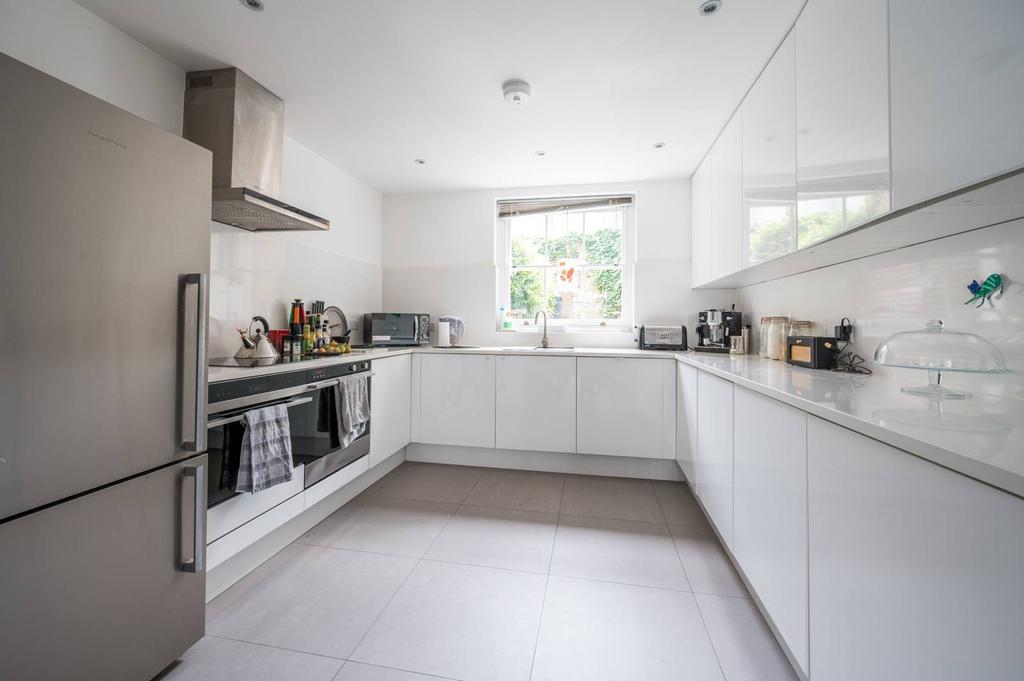Arlington Avenue, Islington, London, N1 3 bed house £7,583 pcm (£