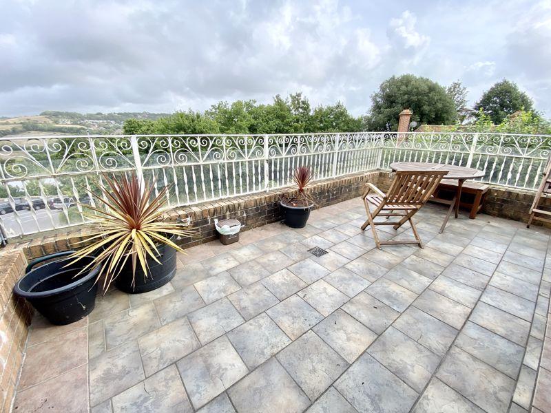 Uplyme Road, Lyme Regis 2 bed apartment £180,000