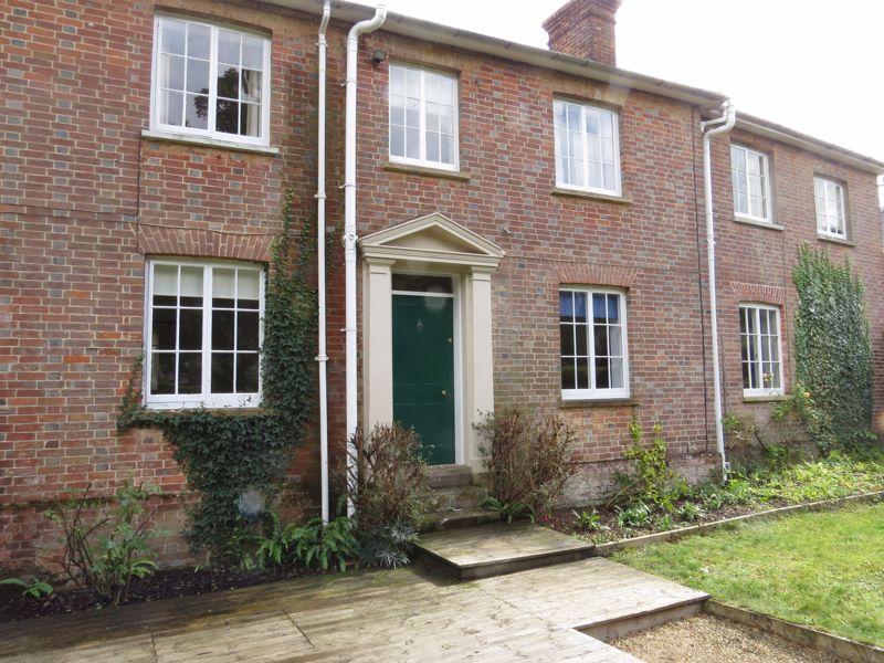 East Meon, Petersfield, Nr Winchester, Hampshire 3 bed cottage £1,750