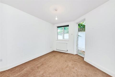 2 bedroom flat to rent, Eardley Road, London, SW16