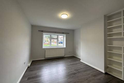 2 bedroom flat to rent, Hale Lane, Mill Hill