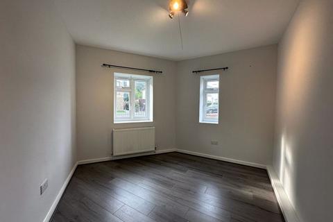 2 bedroom flat to rent, Hale Lane, Mill Hill