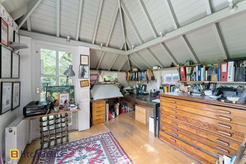 31 Willifield Way, London, NW11 7XU