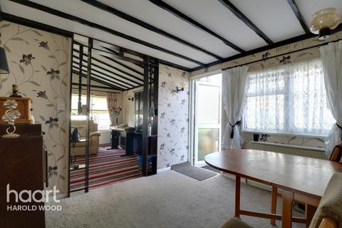 2 bedroom bungalow for sale - Meadow Close, Noak Hill