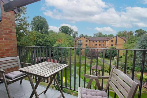 19 Campion Close, Croydon, CR0 5SN