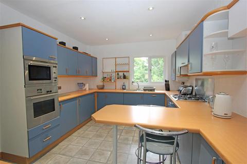 19 Campion Close, Croydon, CR0 5SN
